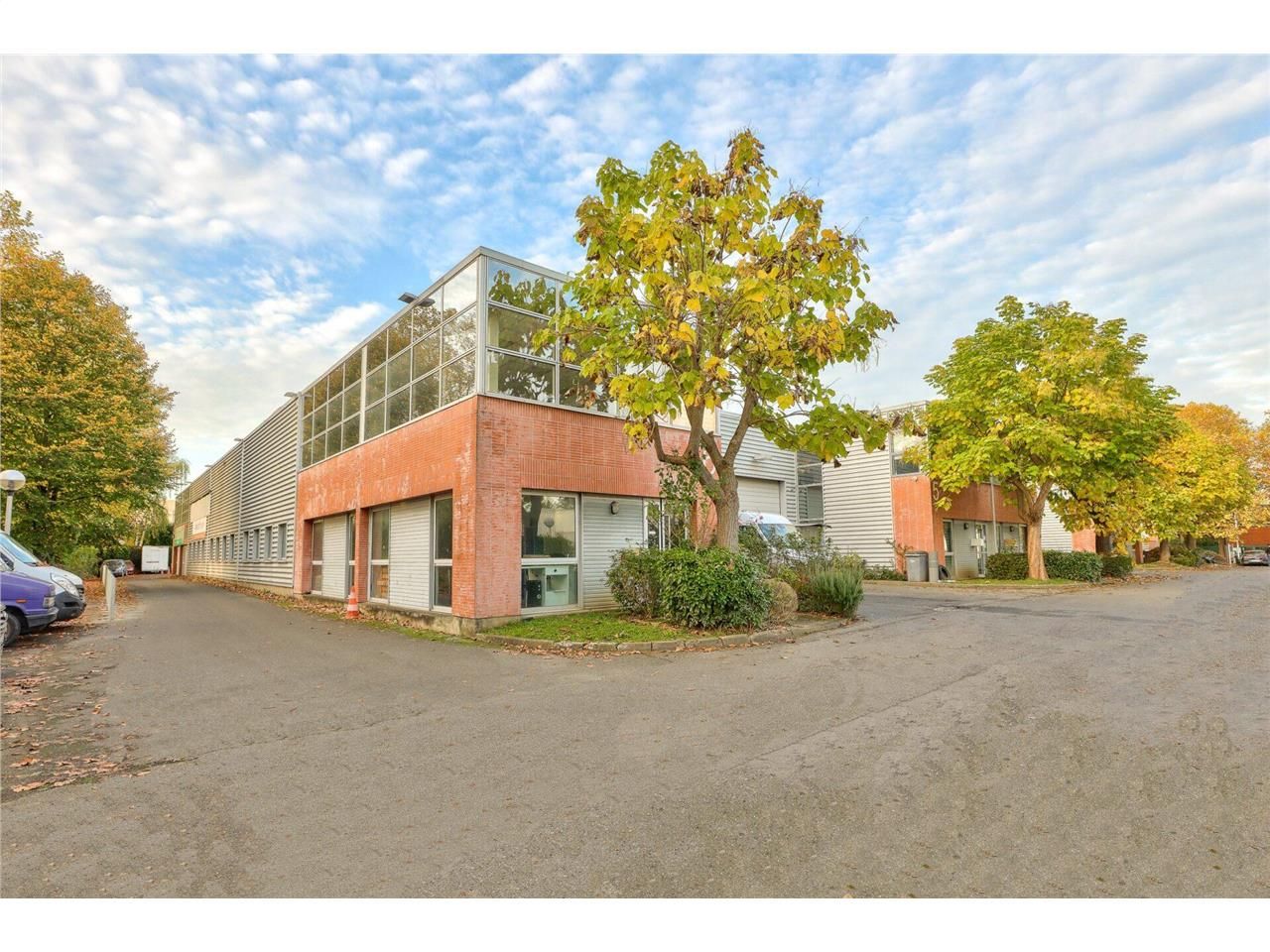 Location entrepôts 326 m² non divisibles