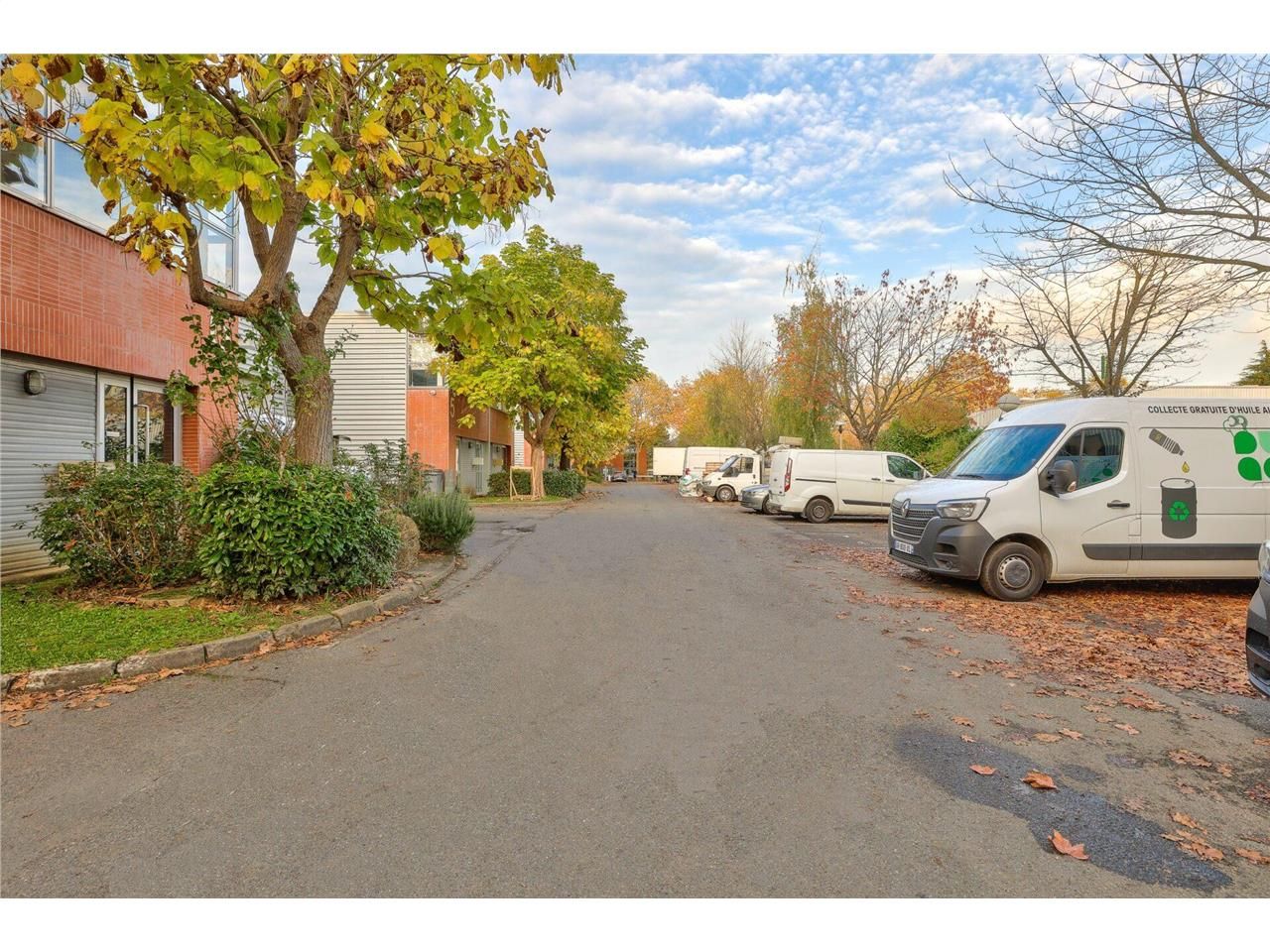 Location entrepôts 326 m² non divisibles