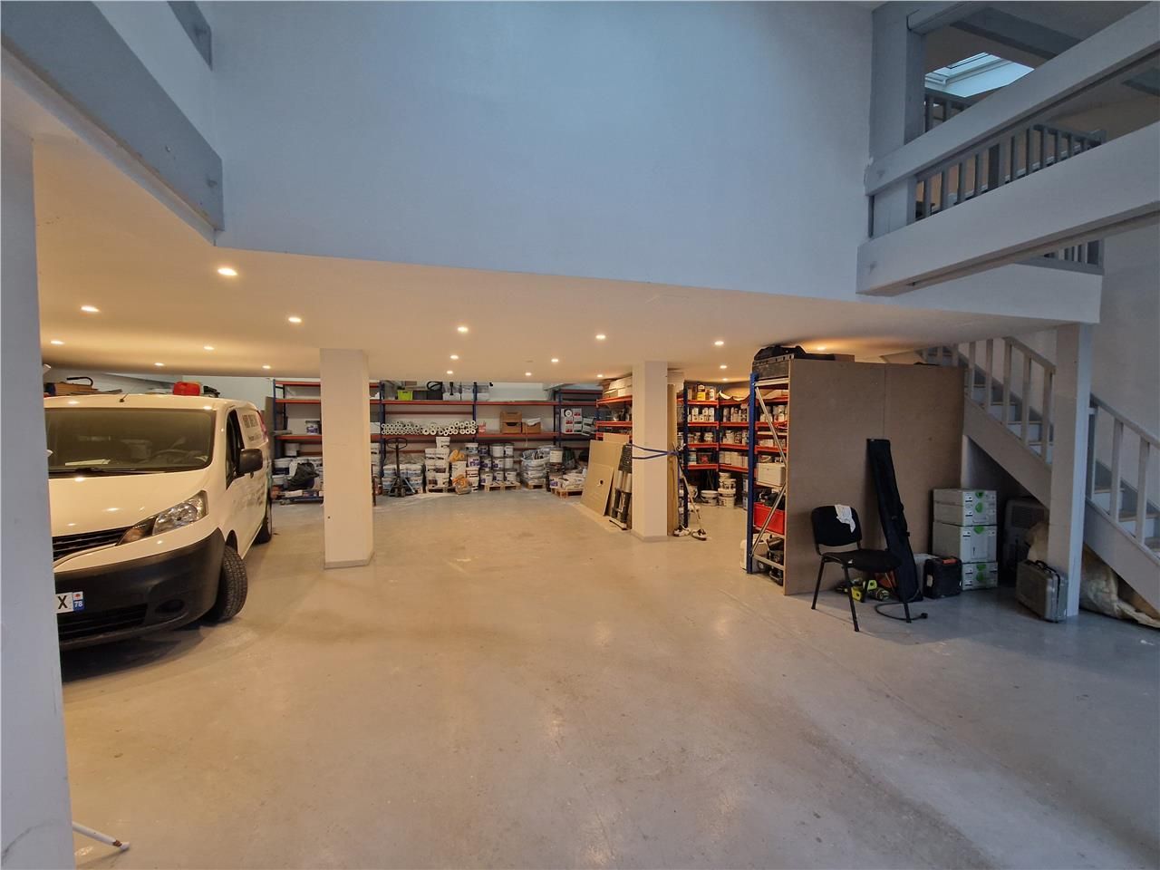 Location entrepôts 300 m² non divisibles