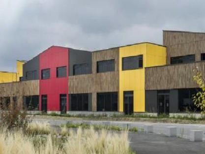 Location entrepôts 527 m² non divisibles