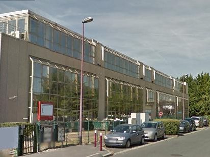 Location entrepôts 819 m² non divisibles