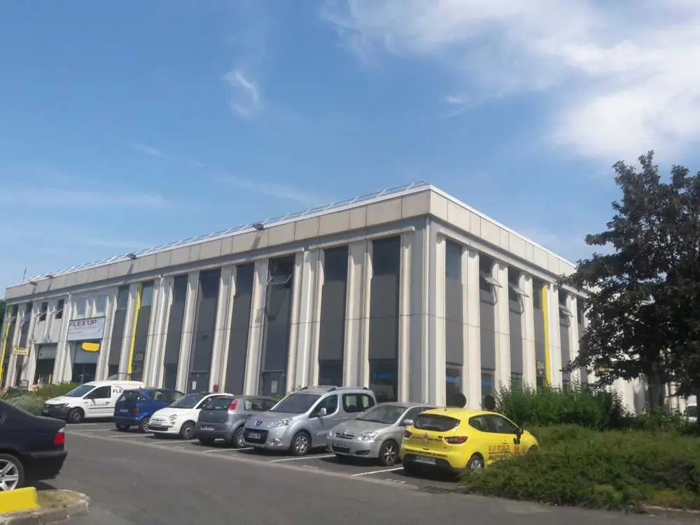 Location entrepôts 10078 m² non divisibles