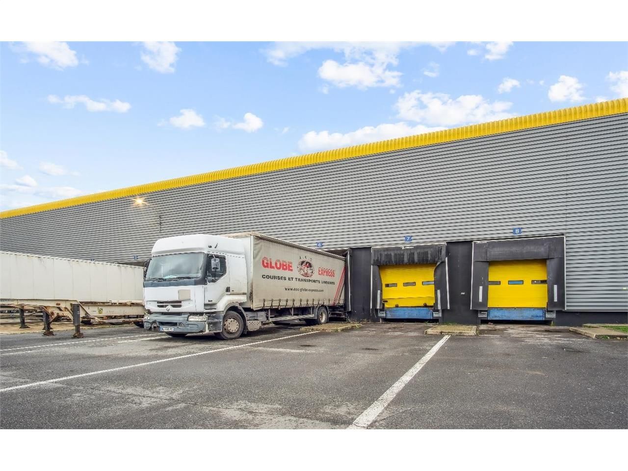 Location entrepôts 9642 m² non divisibles