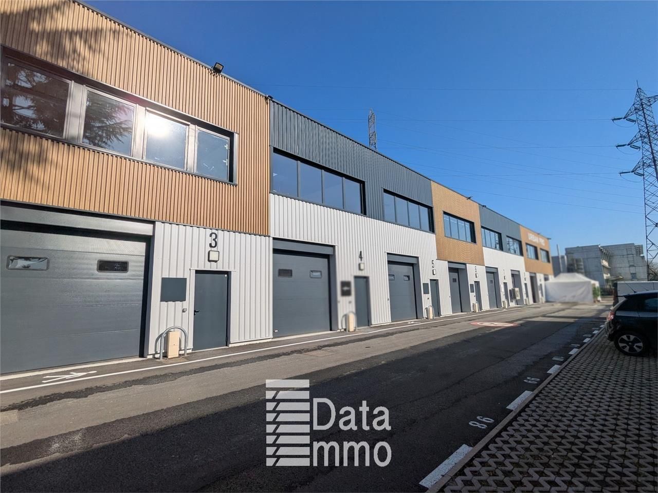 Location entrepôts 3202 m² non divisibles