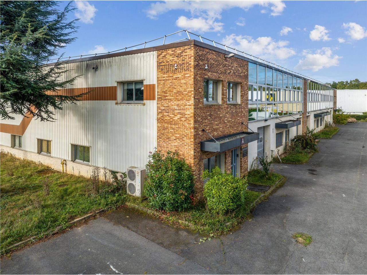 Location entrepôts 1046 m² non divisibles