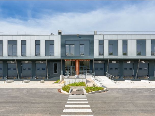 Location entrepôts 2747 m² non divisibles