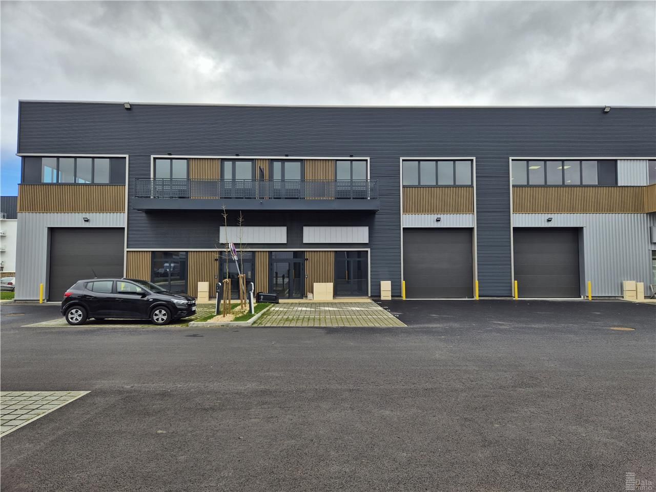 Location entrepôts 375 m² non divisibles