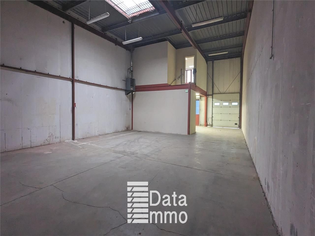 Location entrepôts 245 m² non divisibles
