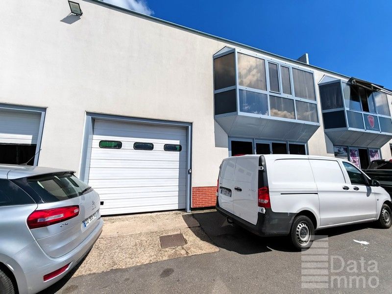 Location entrepôts 245 m² non divisibles