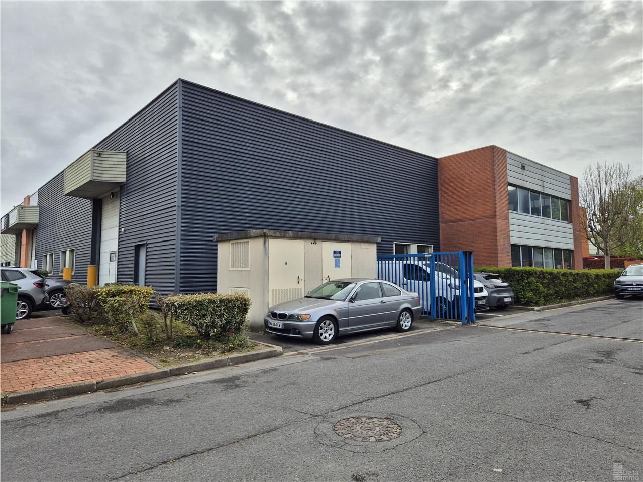 Location entrepôts 1063 m² non divisibles