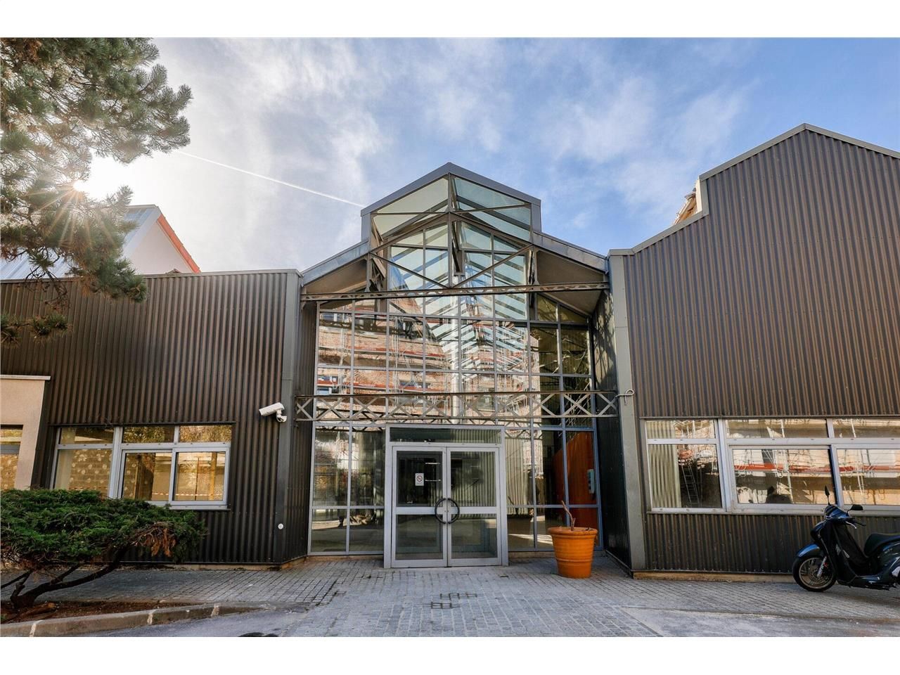 Location entrepôts 3085 m² non divisibles