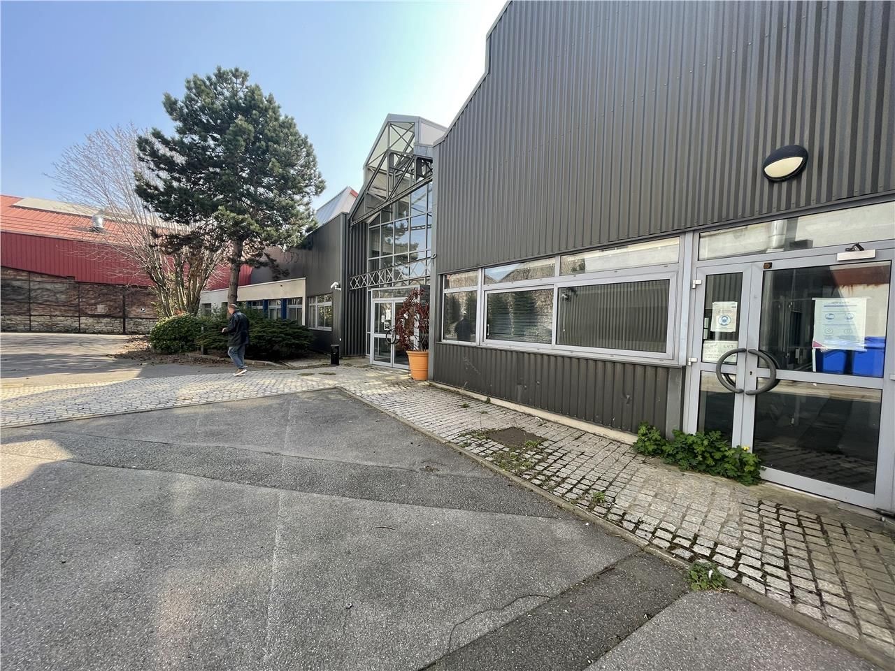 Location entrepôts 3085 m² non divisibles
