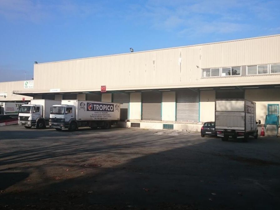 Location entrepôts 4300 m² non divisibles