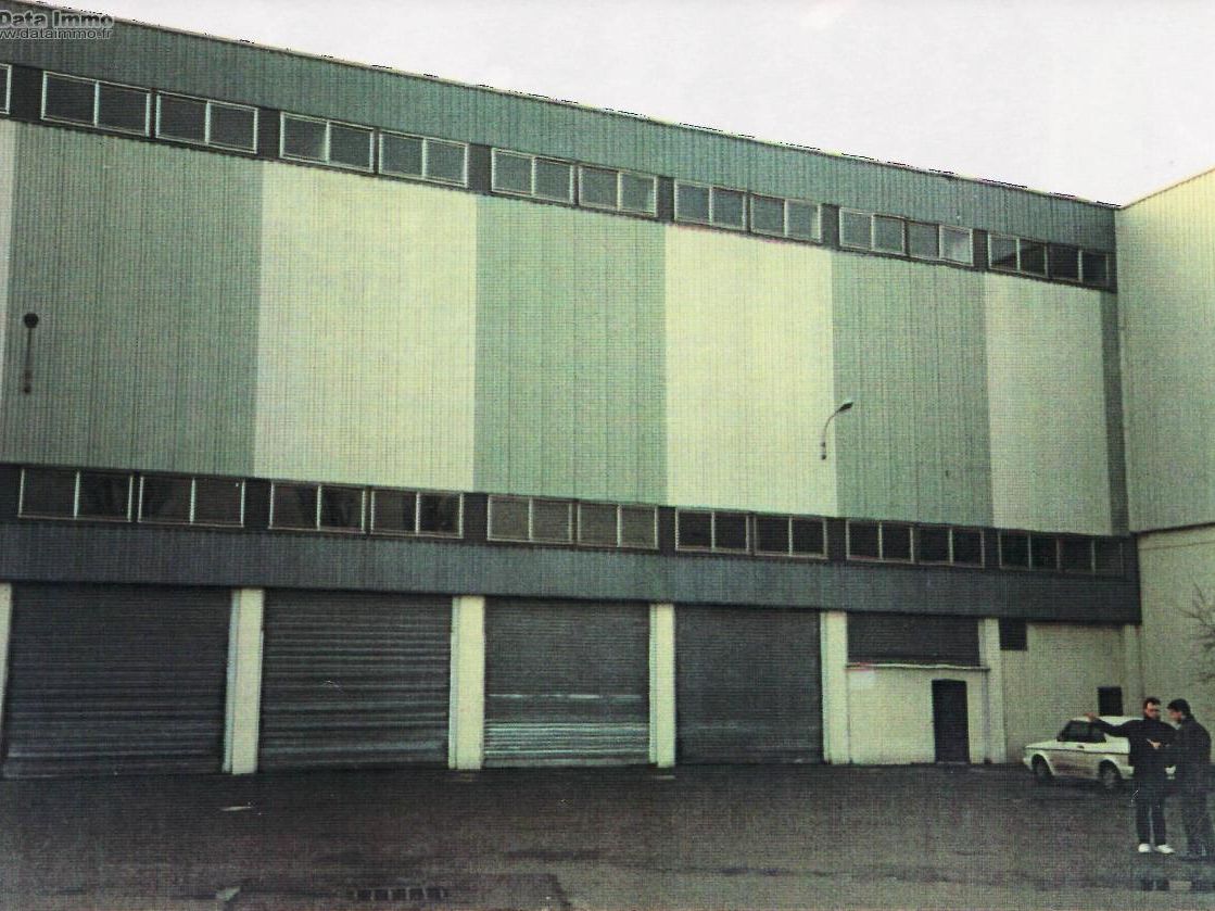 Location entrepôts 4300 m² non divisibles