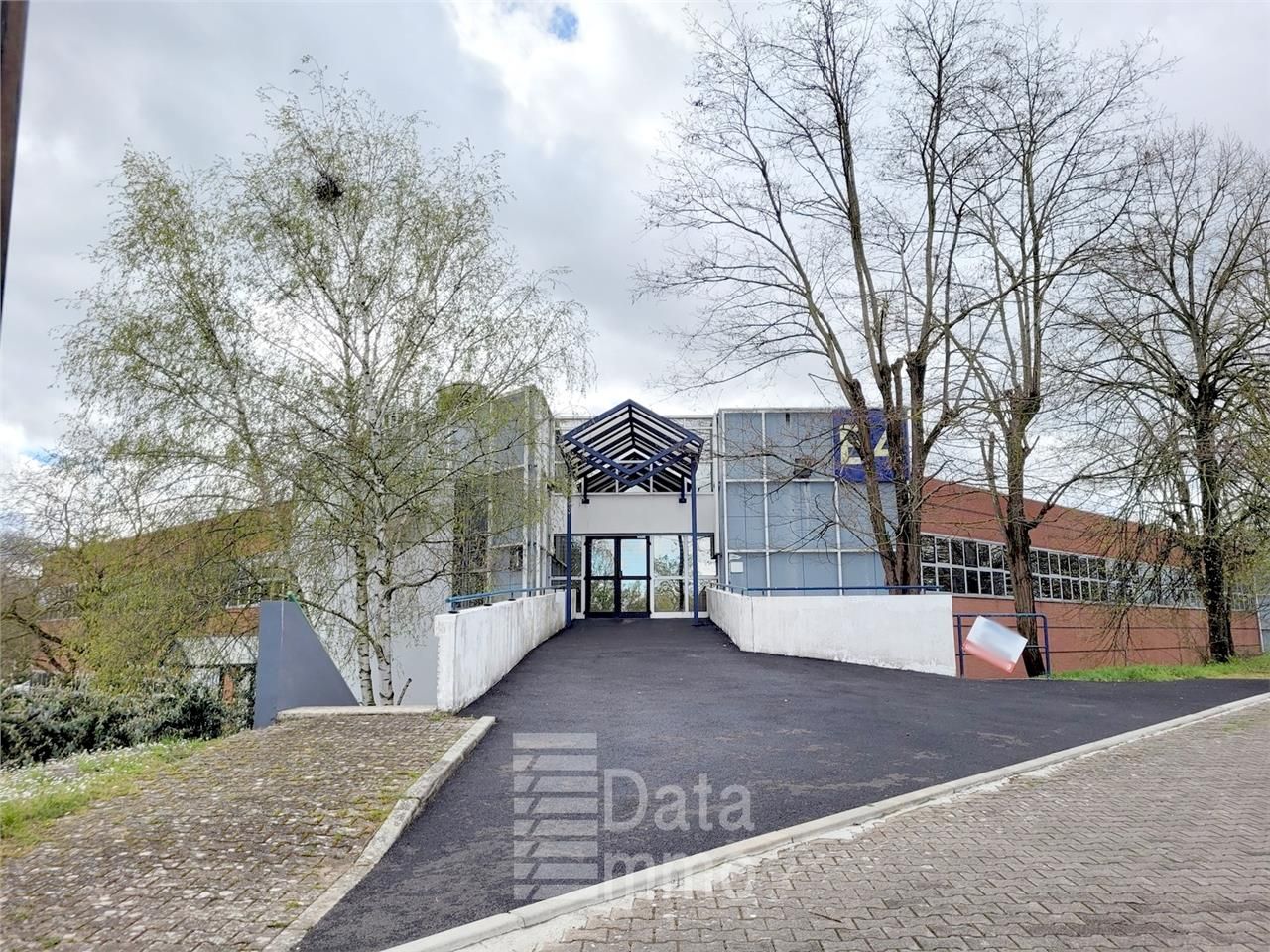 Location entrepôts 1299 m² non divisibles