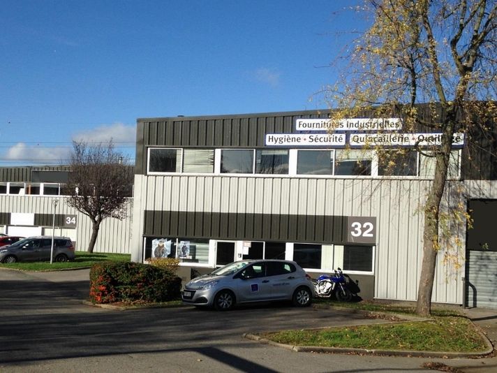Location entrepôts 499 m² non divisibles