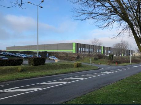 Location entrepôts 31346 m² non divisibles