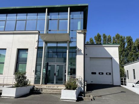 Location entrepôts 2079 m² non divisibles