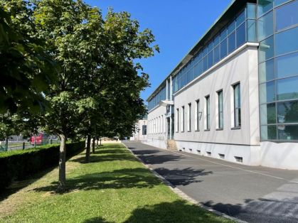 Location entrepôts 2079 m² non divisibles