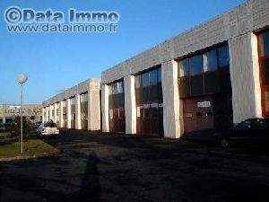 Location entrepôts 1120 m² non divisibles