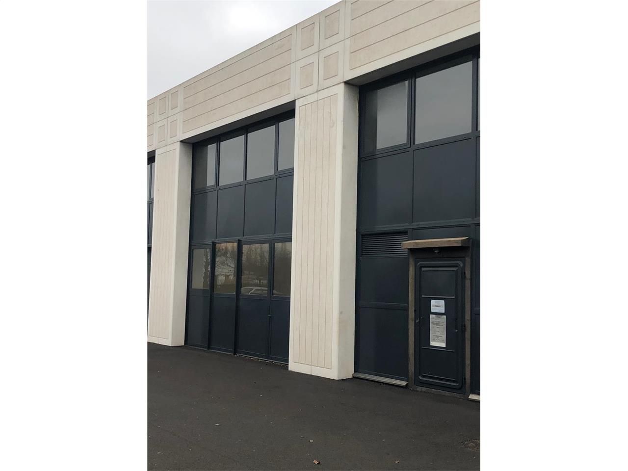 Location entrepôts 1120 m² non divisibles