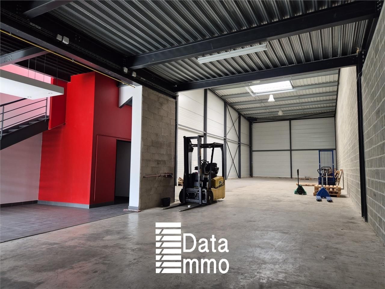 Location entrepôts 417 m² non divisibles