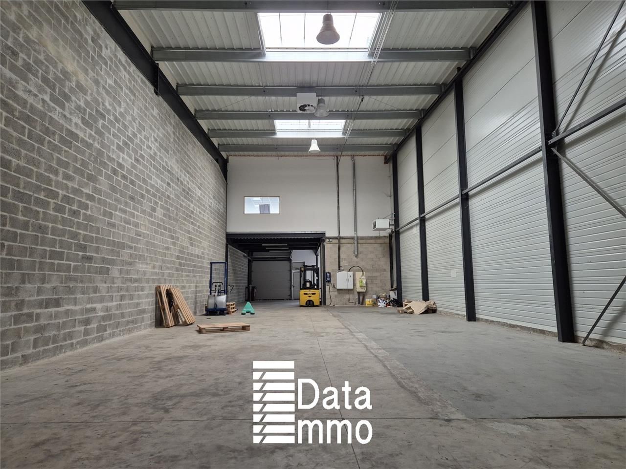 Location entrepôts 417 m² non divisibles