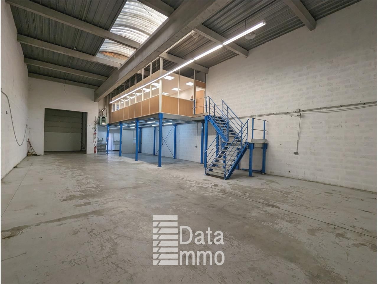 Location entrepôts 336 m² non divisibles