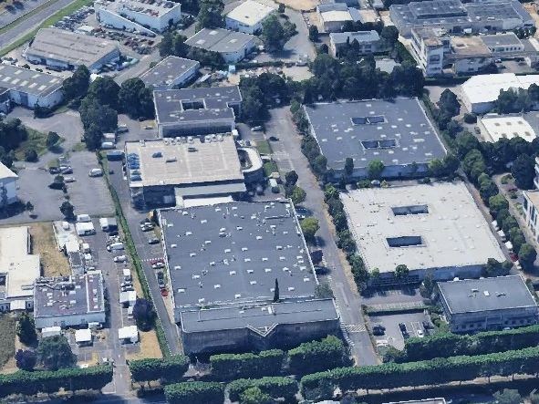 Location entrepôts 8456 m² non divisibles