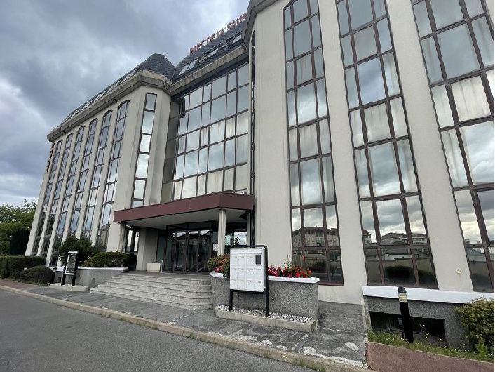 Location bureaux 800 m² non divisibles