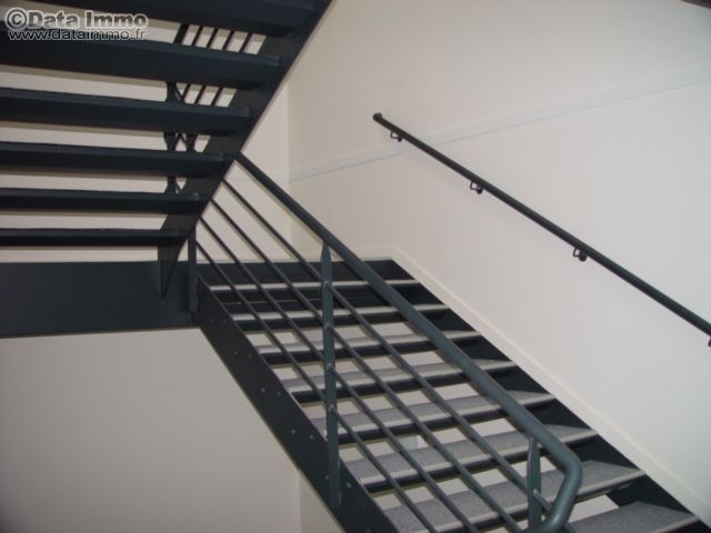 Location entrepôts 9326 m² non divisibles