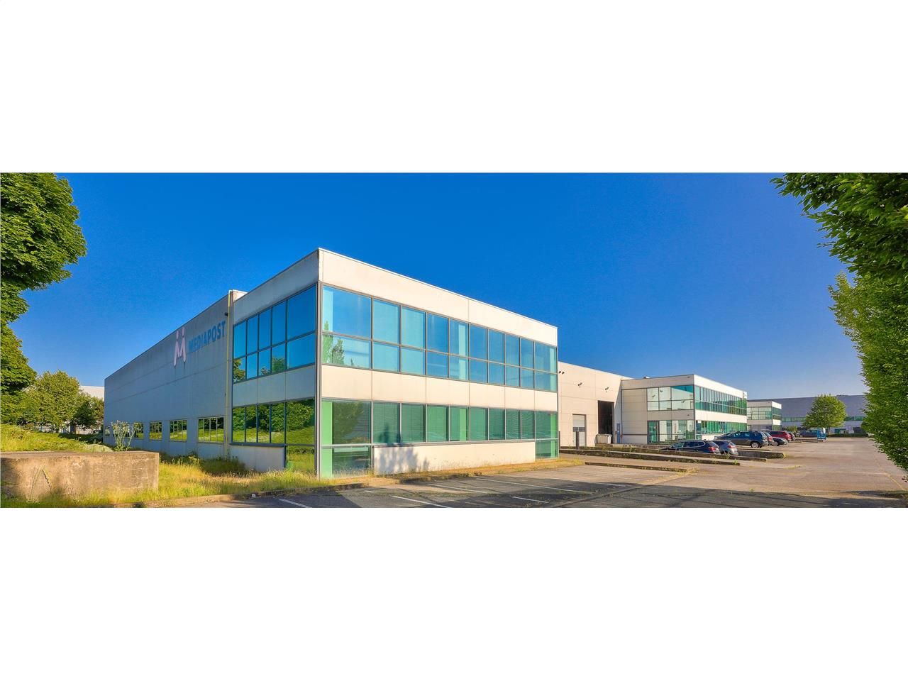 Location entrepôts 3979 m² non divisibles