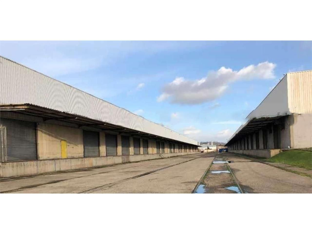 Location entrepôts 1129 m² non divisibles
