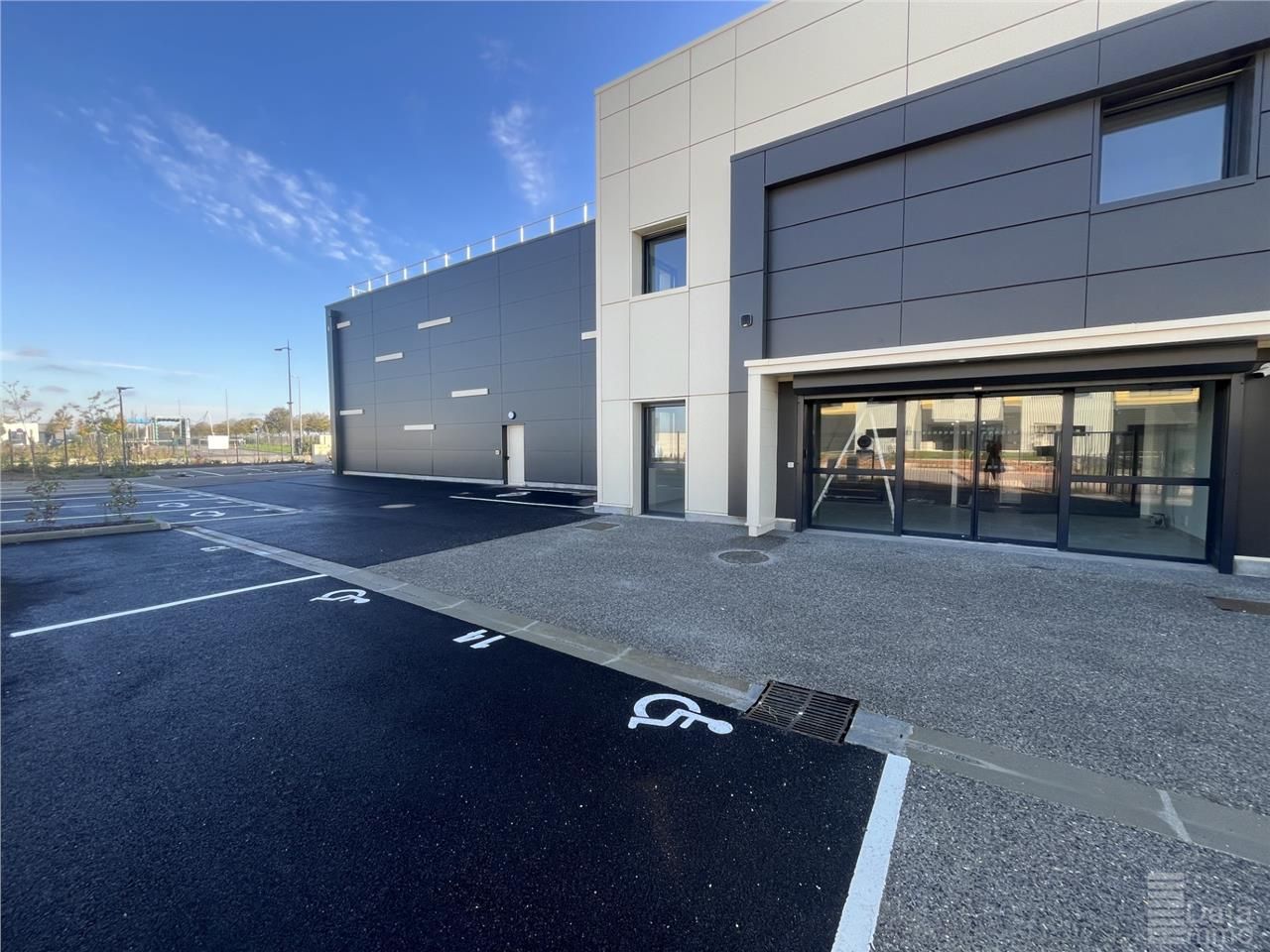 Location entrepôts 625 m² non divisibles