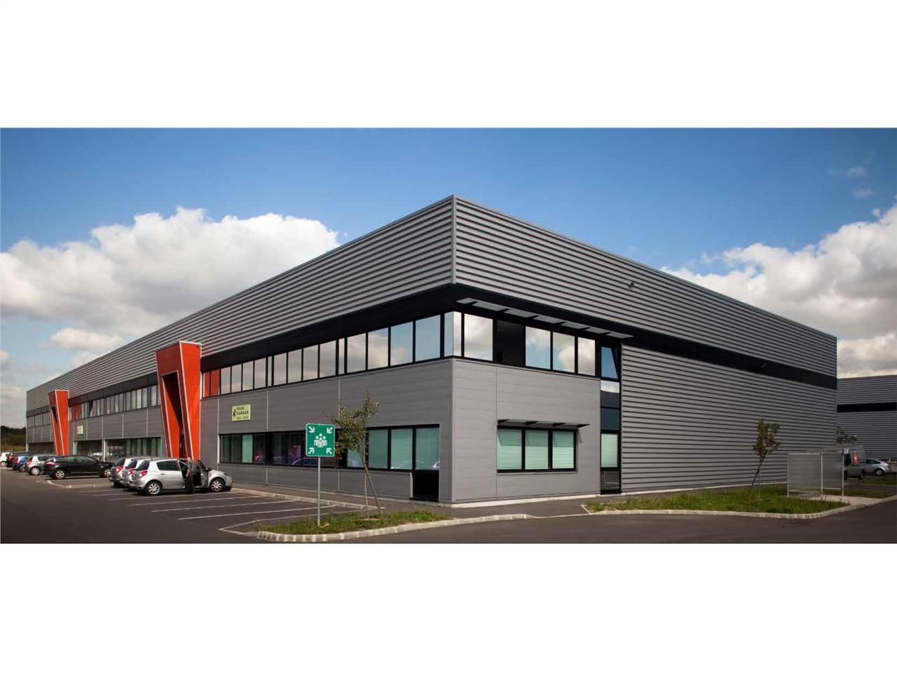 Location entrepôts 3035 m² non divisibles