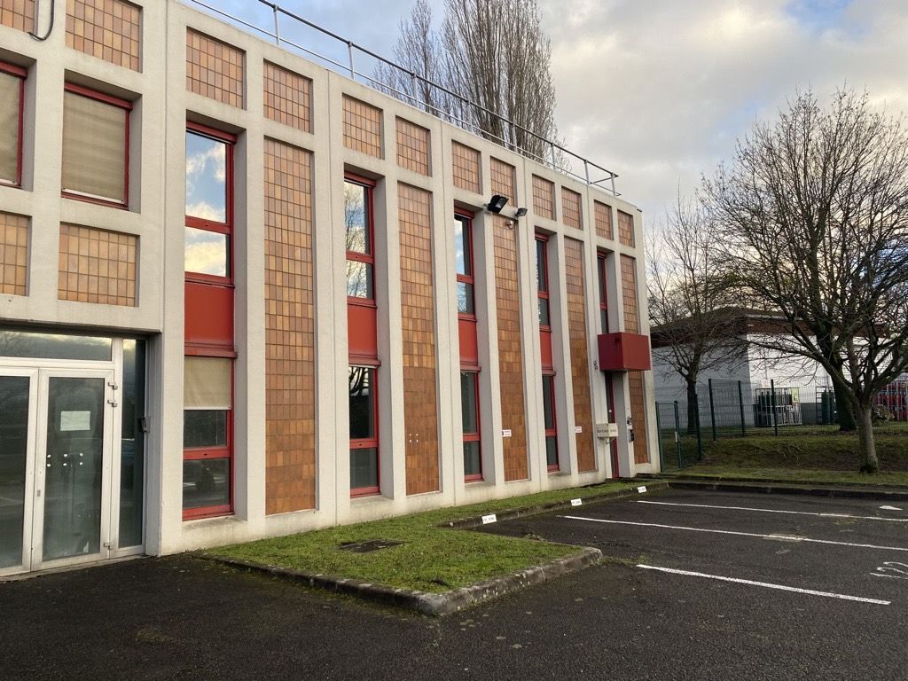 Location entrepôts 298 m² non divisibles