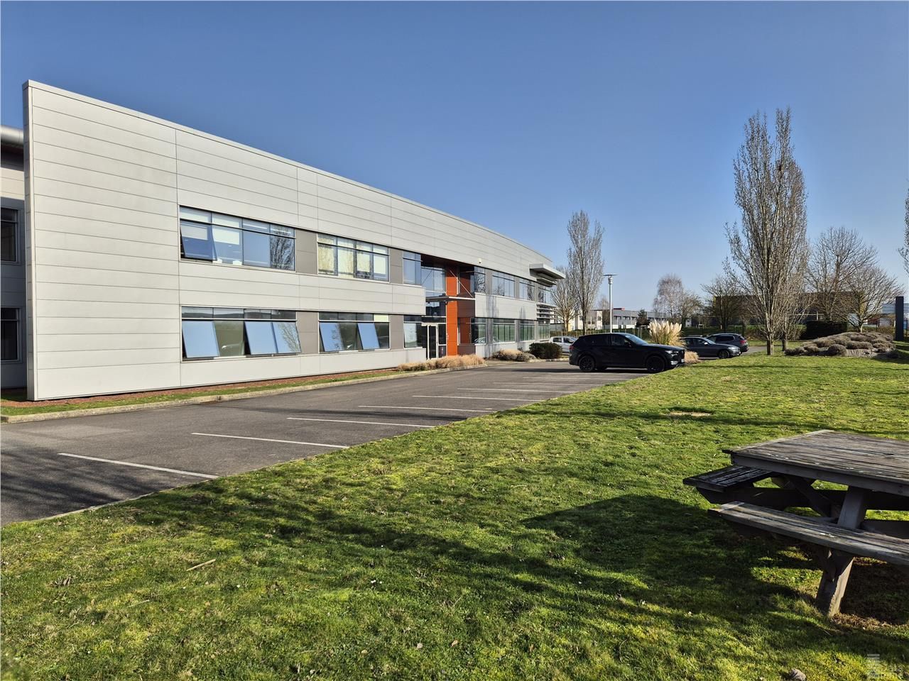 Location entrepôts 3138 m² non divisibles