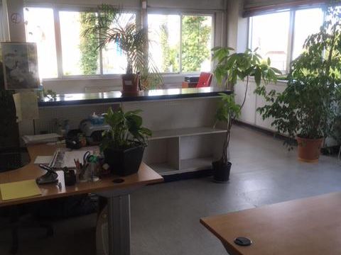 Location entrepôts 7873 m² non divisibles