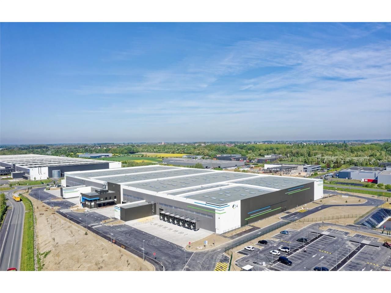 Location entrepôts 26126 m² non divisibles