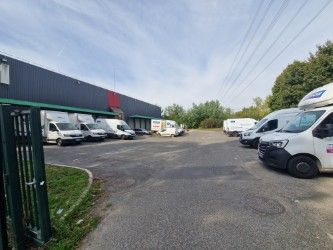 Vente entrepôts 4000 m² non divisibles