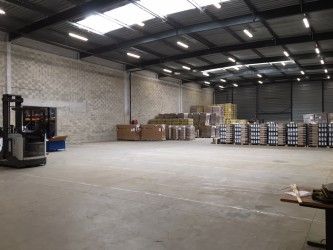 Vente entrepôts 4000 m² non divisibles