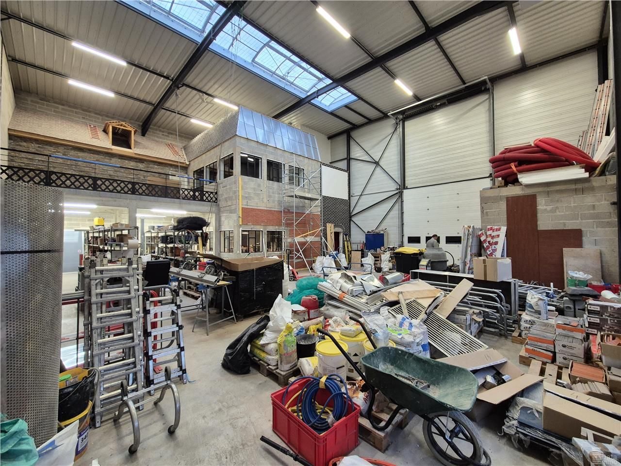 Location entrepôts 453 m² non divisibles