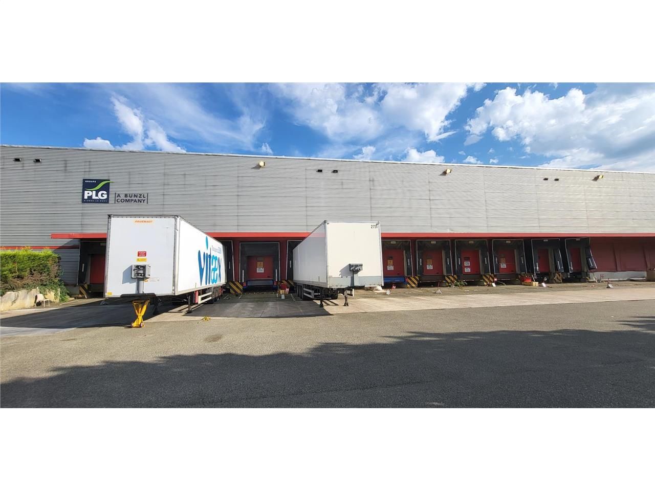 Location entrepôts 6081 m² non divisibles