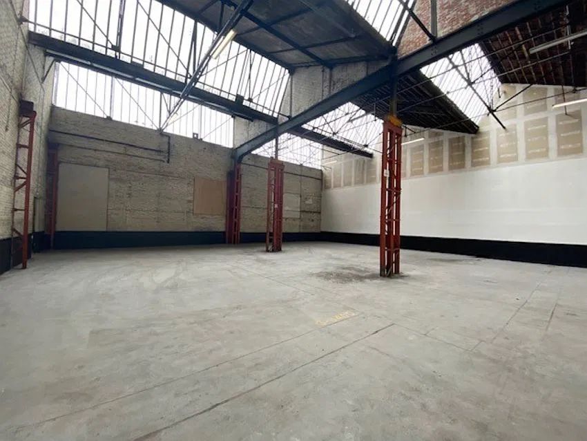 Location entrepôts 727 m² non divisibles