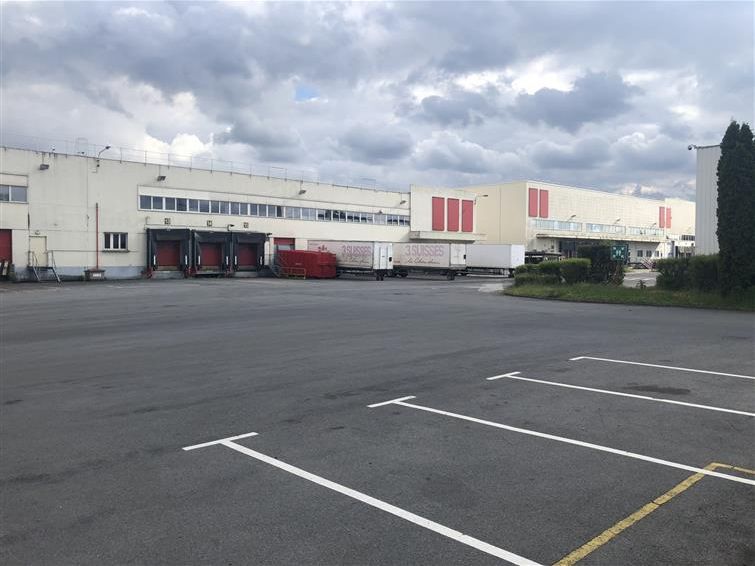 Location entrepôts 35516 m² non divisibles