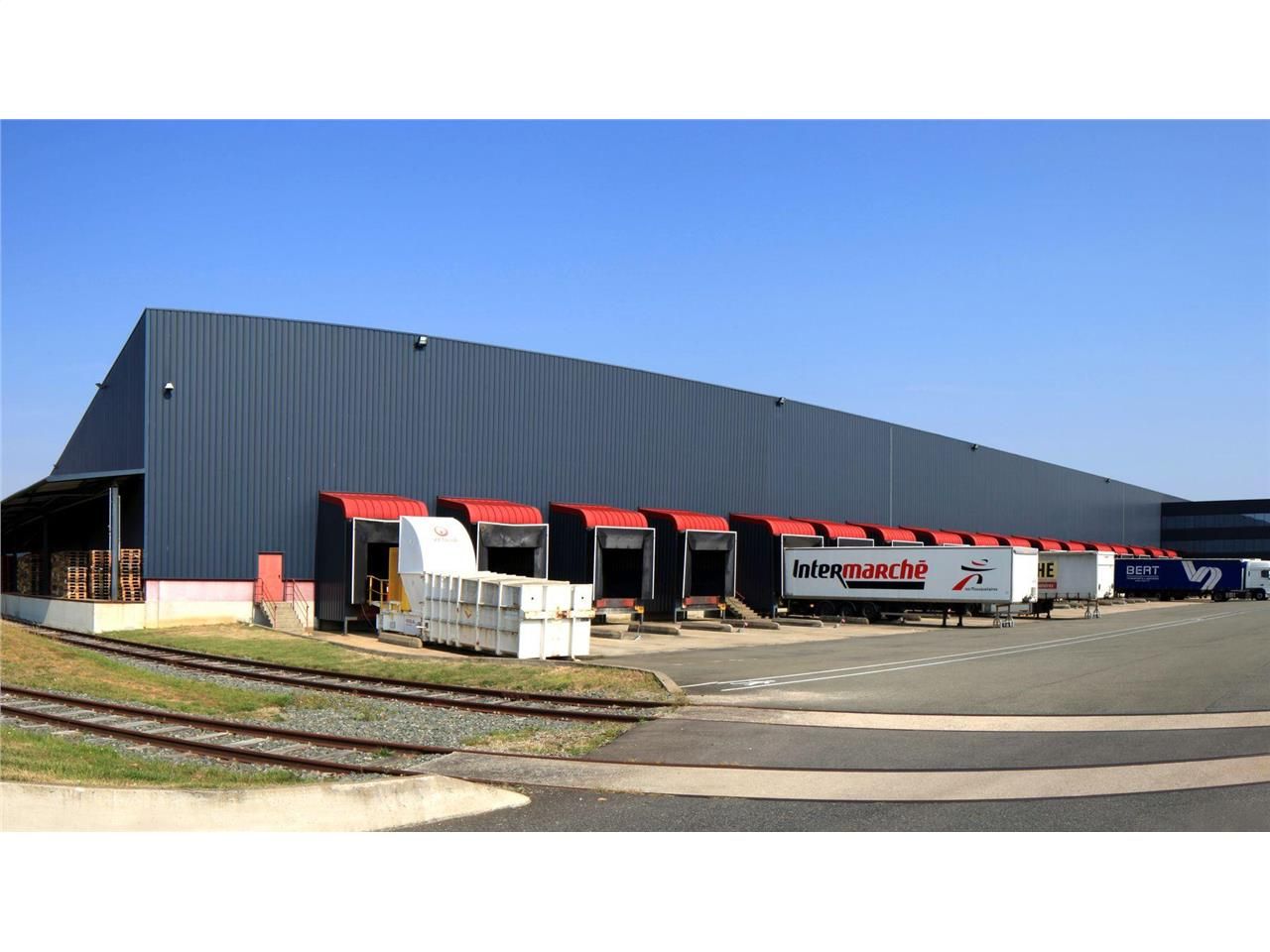 Location entrepôts 15937 m² non divisibles