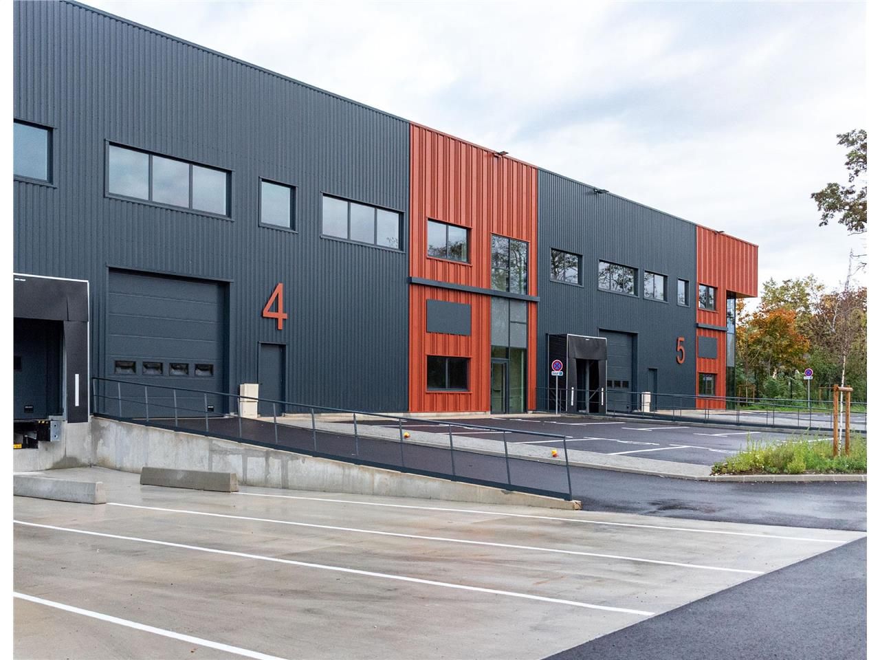 Location entrepôts 1504 m² non divisibles