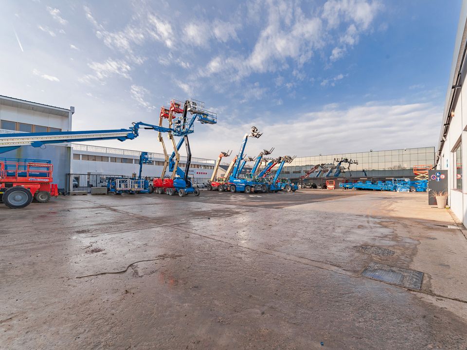 Location entrepôts 1316 m² non divisibles