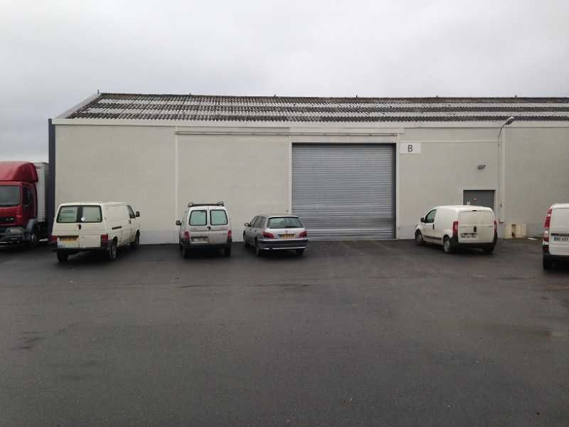 Location entrepôts 1238 m² non divisibles