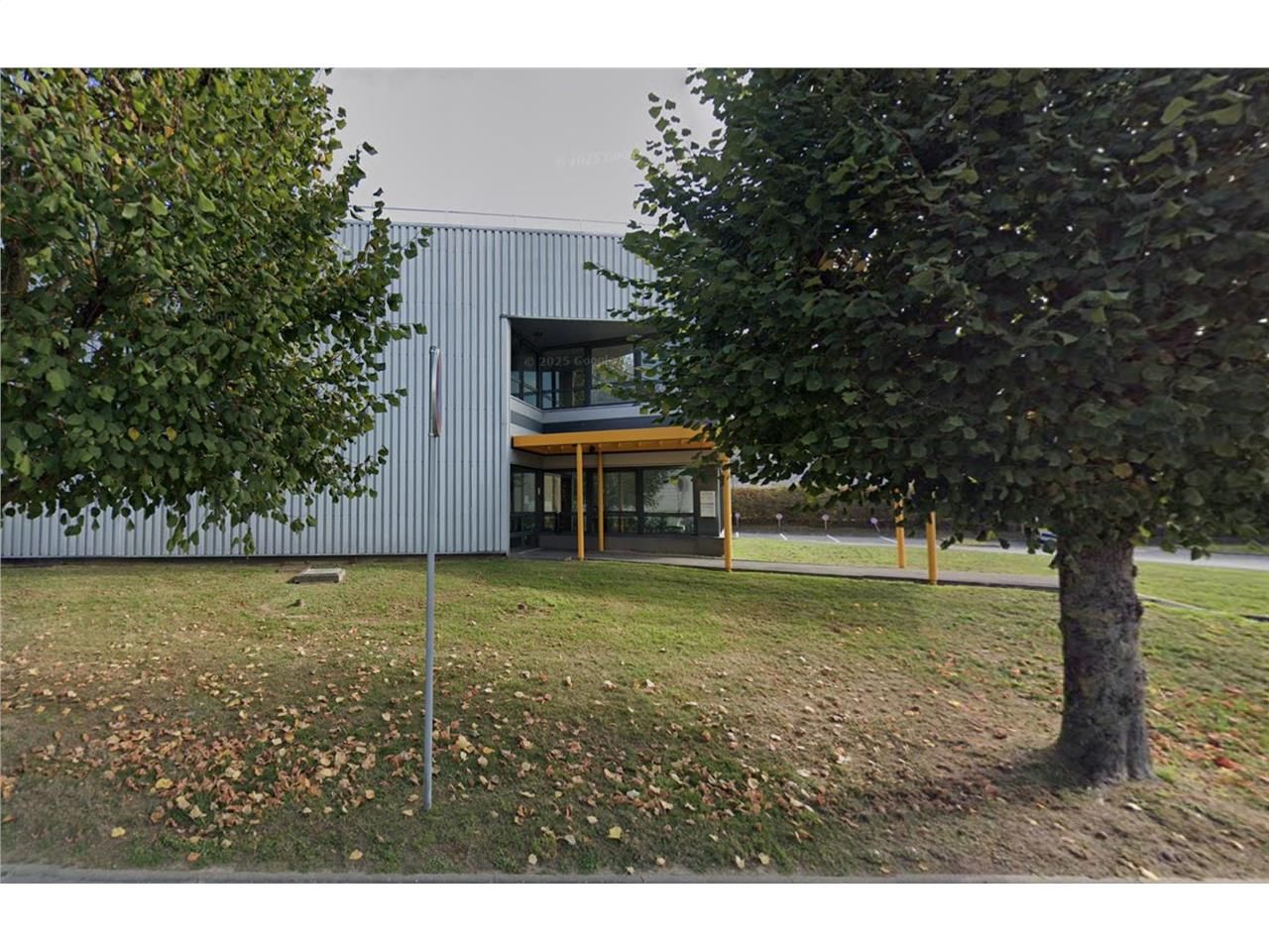 Location entrepôts 1040 m² non divisibles